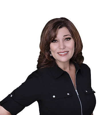 Portrait of Tia Hockensmith, REALTOR®.